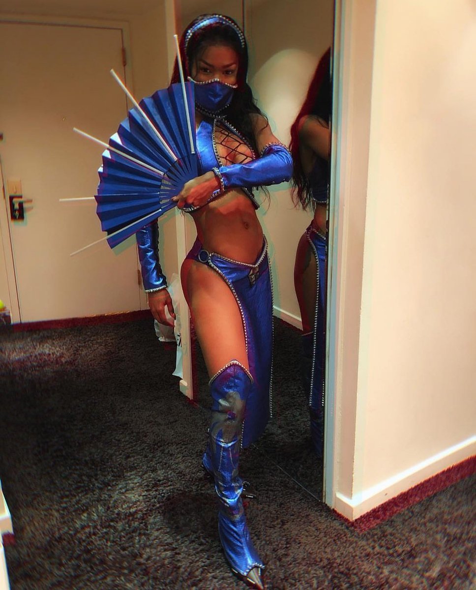 RT @Ivy_Marshall: Best Halloween costume!!! @TEYANATAYLOR has the body and the moves to be #Kitana from #MK https://t.co/pOPvJSni6S