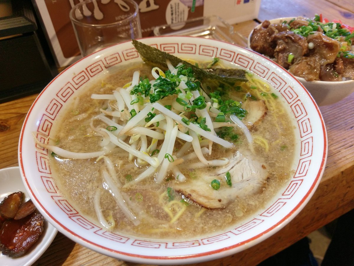 ローリングガールズで出てきたまぼろし軒さん。ラーメンももちろん美味しいんだけど、一緒に頼んだ牛すじ丼がメチャウマでした… ローリングガールズで出てきたまぼろし軒さん。ラーメンももちろん美味しいんだけど、一緒に頼んだ牛すじ丼がメチャウマでした…