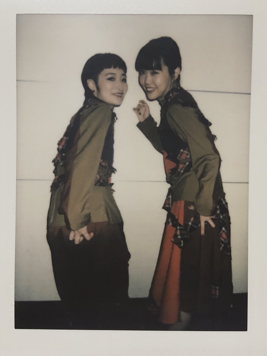 アイナリンリン のおしりかじり虫 チェキとれた。笑あーかわいい、家宝にする。#BiSHBiSHツアー #オリックス劇場 アイナリンリン のおしりかじり虫 チェキとれた。笑あーかわいい、家宝にする。#BiSHBiSHツアー #オリックス劇場
