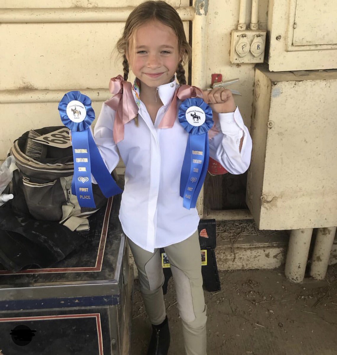 Congratulations to our little equestrian Grace, who won two blue ribbons over the weekend! ???????????? #daddysgirl https://t.co/Aidx0naJY3