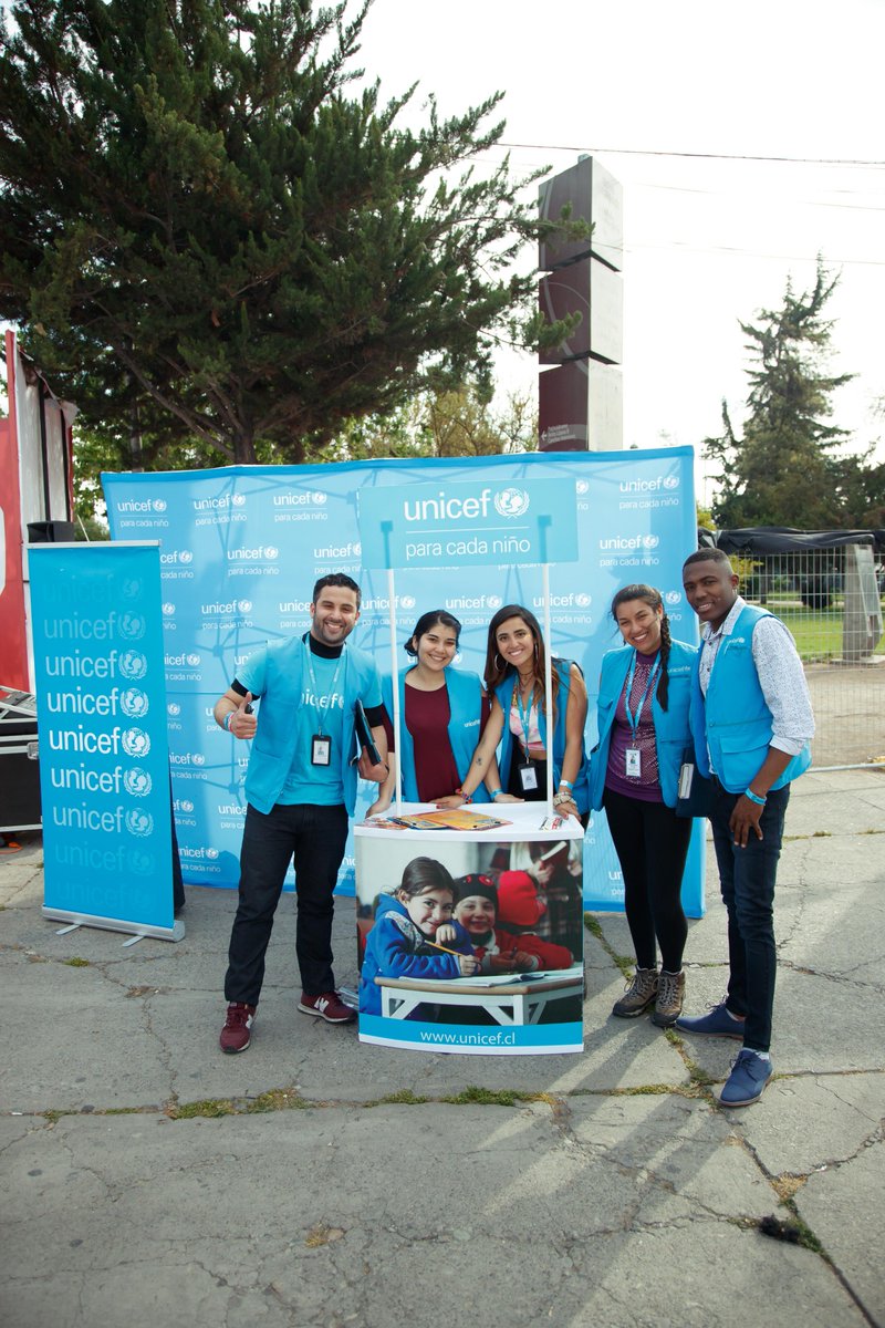 .@UnicefChile también está aquí! #ShakiraSantiago ShakHQ https://t.co/2PVpzQZXmN