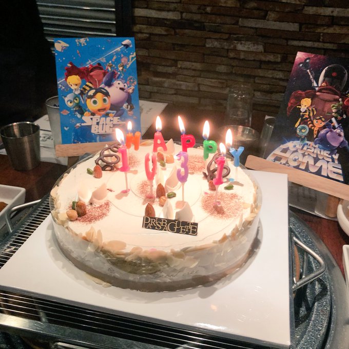 韓国での放送開始をお祝いしてスタジオのみなさんとパーティ。世界中の視聴者の皆さんに気に入ってくれたら嬉しいです。 #スペ 韓国での放送開始をお祝いしてスタジオのみなさんとパーティ。世界中の視聴者の皆さんに気に入ってくれたら嬉しいです。 #スペ