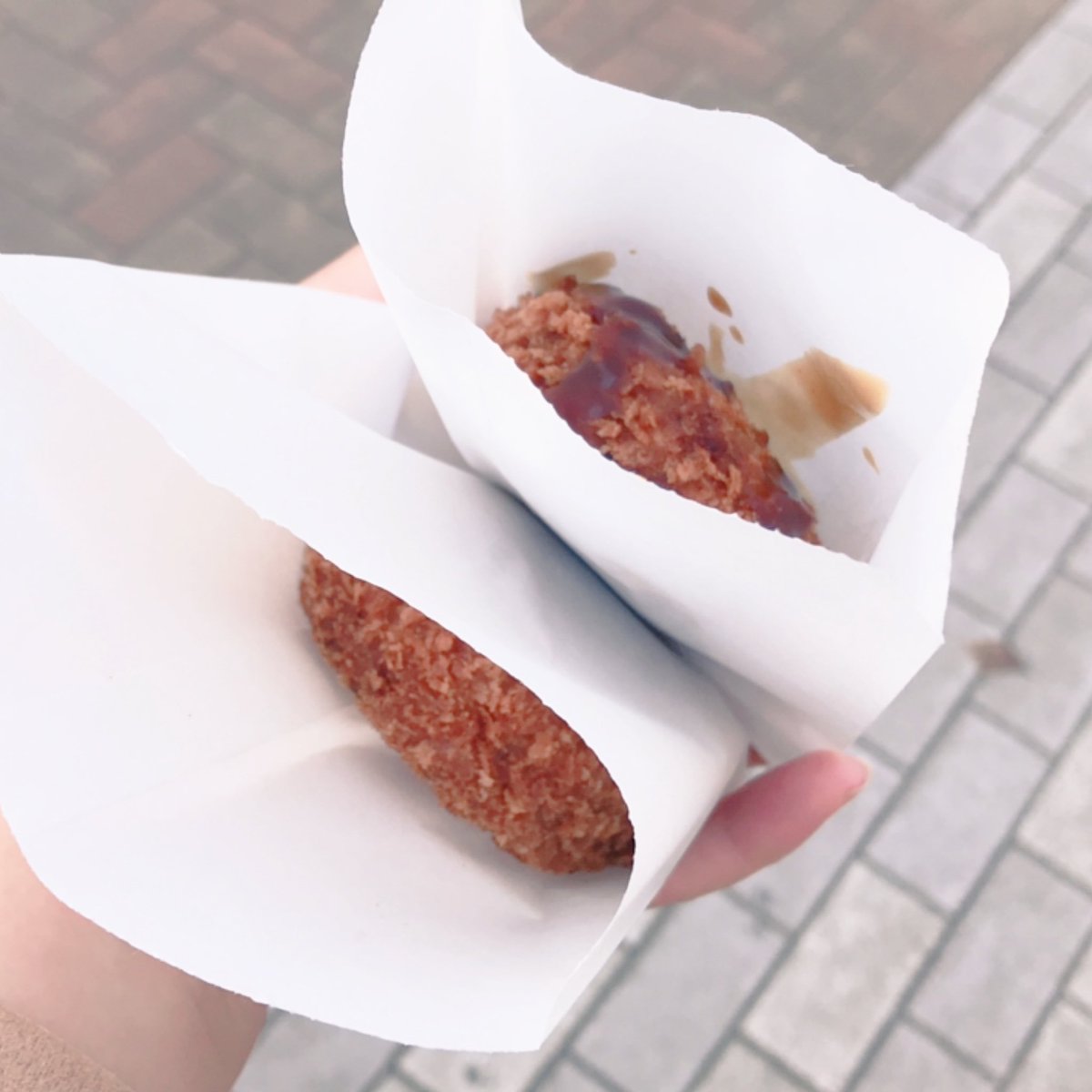 右手にあめさんのハムカツ、左手に私の鬼平コロッケを携え、交互に食べる食いしん坊っぷりを見せてくれた推しが愛しくて堪らんか 右手にあめさんのハムカツ、左手に私の鬼平コロッケを携え、交互に食べる食いしん坊っぷりを見せてくれた推しが愛しくて堪らんか