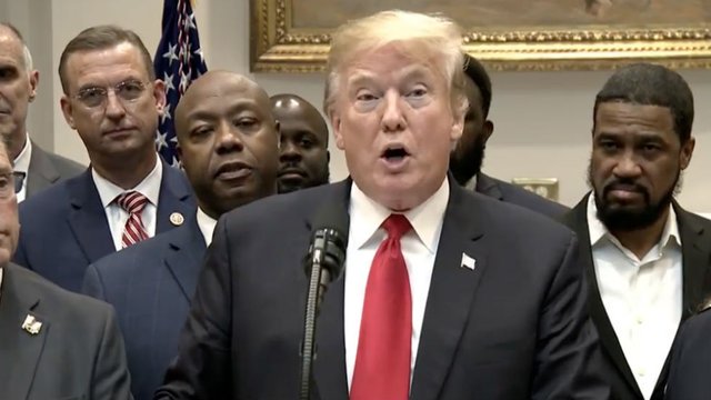 RT @thehill: Trump throws his support behind bipartisan criminal justice reform bill https://t.co/pkq9iVXEqU https://t.co/AjXgWVjO5l