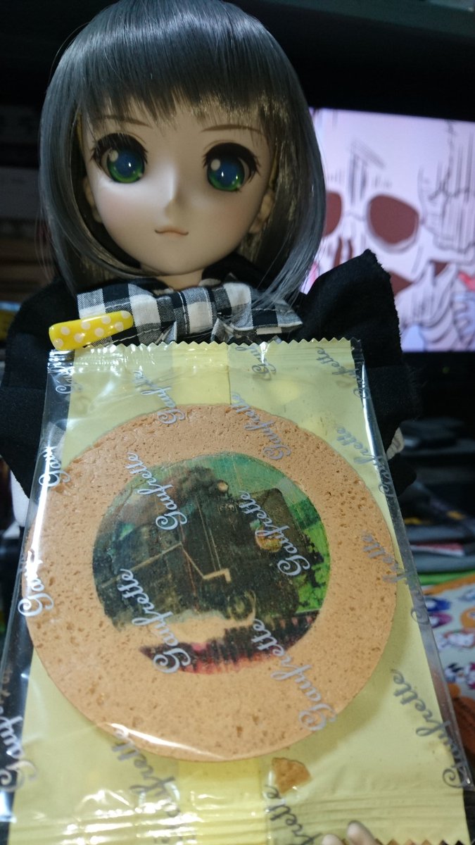 後、知り合いから貰ったお土産もあるんだよ。SLやまぐちの塩バニラサンドだよ。ニャル子「深夜にこんなに食べたら太りそうな… 後、知り合いから貰ったお土産もあるんだよ。SLやまぐちの塩バニラサンドだよ。ニャル子「深夜にこんなに食べたら太りそうな…