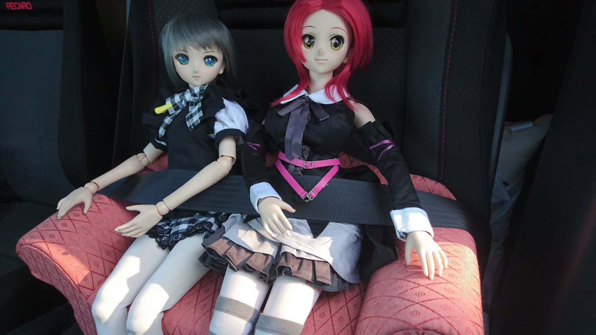 そろそろ風も出てきたし、混む前に帰るよ。 ヨーコ「大丈夫ですよ。」ニャル子「シートベルトよし‼️」ニャル子&ヨー そろそろ風も出てきたし、混む前に帰るよ。 ヨーコ「大丈夫ですよ。」ニャル子「シートベルトよし‼️」ニャル子&ヨー