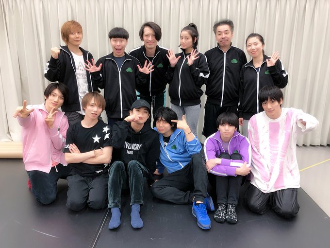 喜劇「おそ松さん」、全稽古終了しました!しっかり稽古を積み上げて、みんな充実したお顔です。日本青年館・京都劇場で、お待ち 喜劇「おそ松さん」、全稽古終了しました!しっかり稽古を積み上げて、みんな充実したお顔です。日本青年館・京都劇場で、お待ち