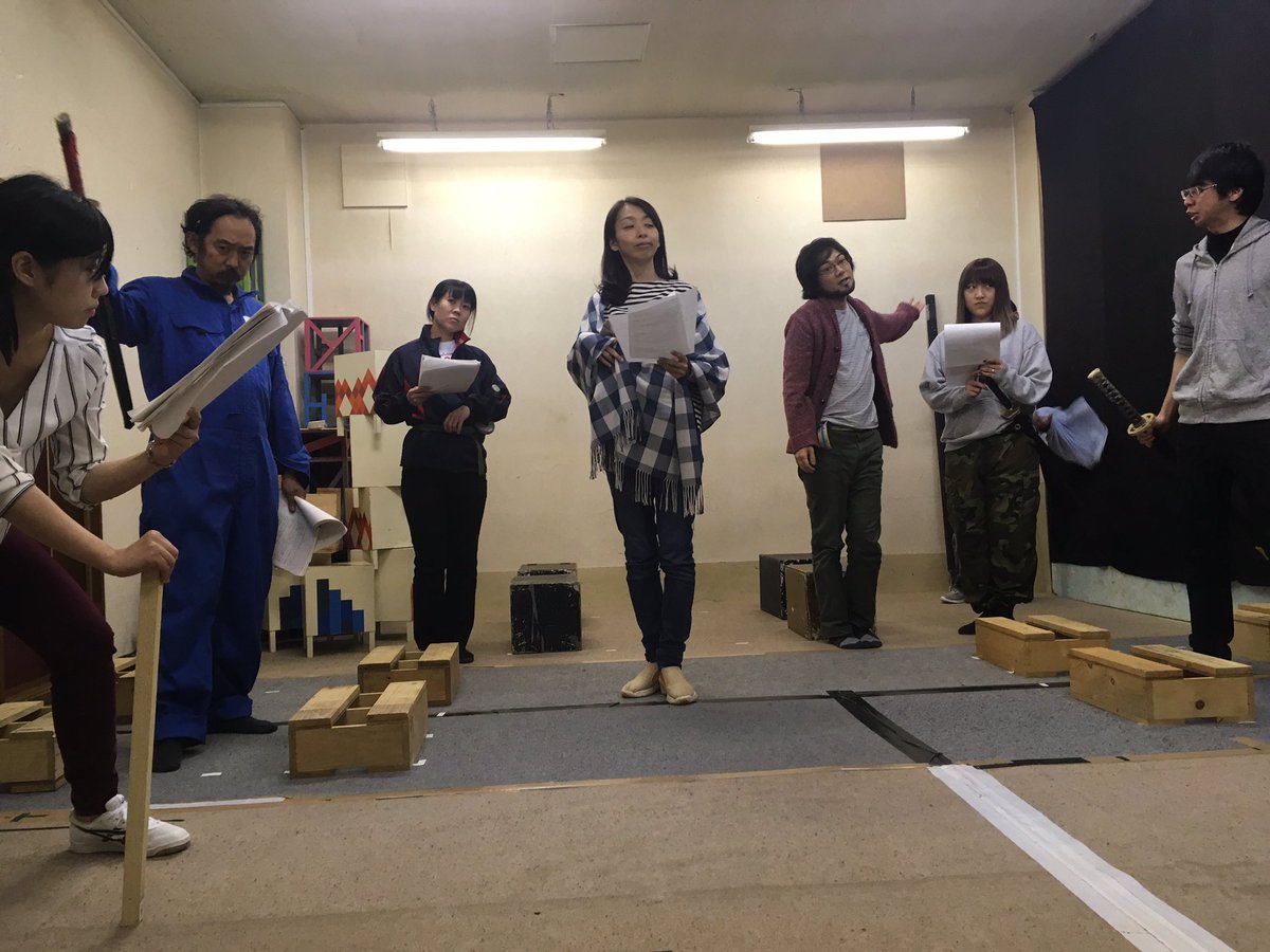 本番の人達が帰ってきたので人が多い!悪役大集合です。 #怪獣続犬#八犬伝 本番の人達が帰ってきたので人が多い!悪役大集合です。 #怪獣続犬#八犬伝