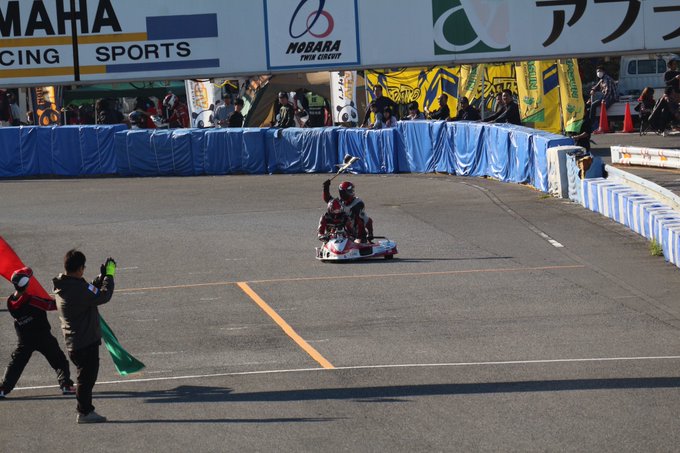 とりあえず撮って出しのものを貼る。ウィニングラン。47号車おめでとうございます!#レーシングサイドカー#茂原ツインサーキ とりあえず撮って出しのものを貼る。ウィニングラン。47号車おめでとうございます!#レーシングサイドカー#茂原ツインサーキ