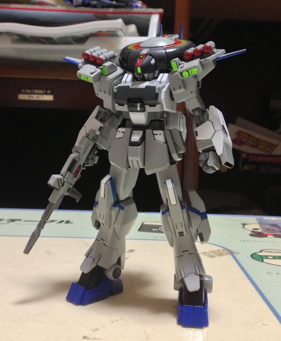 ドラグナーD-3っぽいガンプラです。光子バズーカがあるから強化後の姿かな?D-3はスパロボだと強いし、頭がそのままレドー ドラグナーD-3っぽいガンプラです。光子バズーカがあるから強化後の姿かな?D-3はスパロボだと強いし、頭がそのままレドー