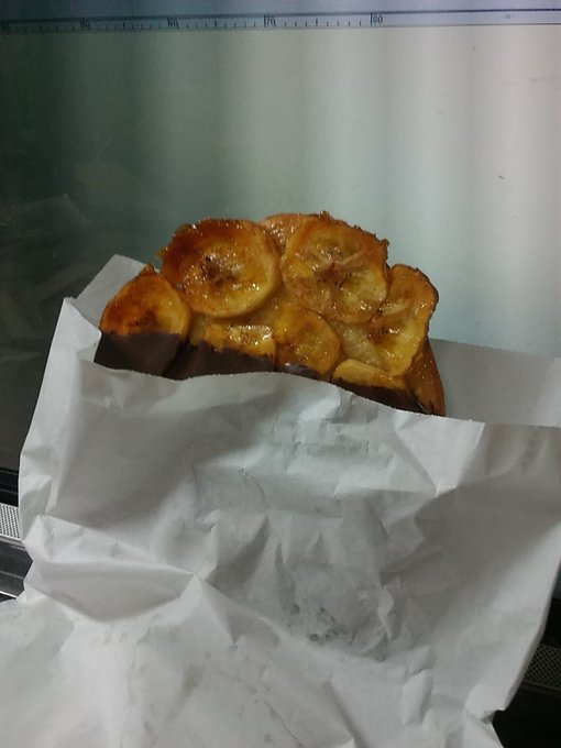そういえば杏子が食べてたパンも無事購入。店内入ったタイミングでラス1だったけど、人気商品なのかな? #ふらいんぐうぃっち そういえば杏子が食べてたパンも無事購入。店内入ったタイミングでラス1だったけど、人気商品なのかな? #ふらいんぐうぃっち