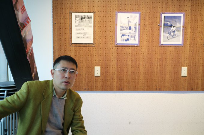 これも #ギガント 複製原画展での羽光さん。普段一言もしゃべらないし顔もこわいけどこわくないんですよ……。息子によると無 これも #ギガント 複製原画展での羽光さん。普段一言もしゃべらないし顔もこわいけどこわくないんですよ……。息子によると無
