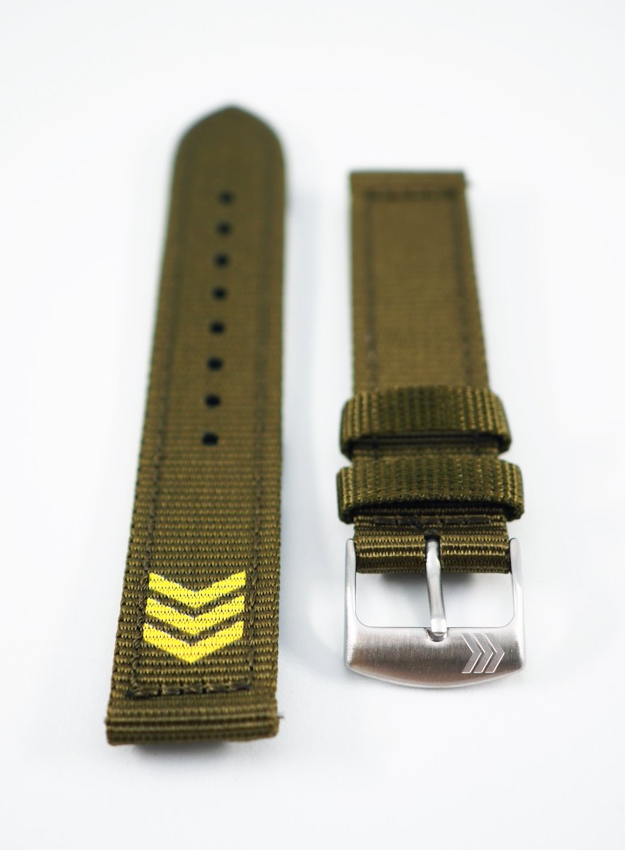 【11/15新発売】 #ミスリル支給腕時計 よりテスタロッサ大佐・相良宗介軍曹の 交換用ストラップが新発売です!😊 これ 【11/15新発売】 #ミスリル支給腕時計 よりテスタロッサ大佐・相良宗介軍曹の 交換用ストラップが新発売です!😊 これ