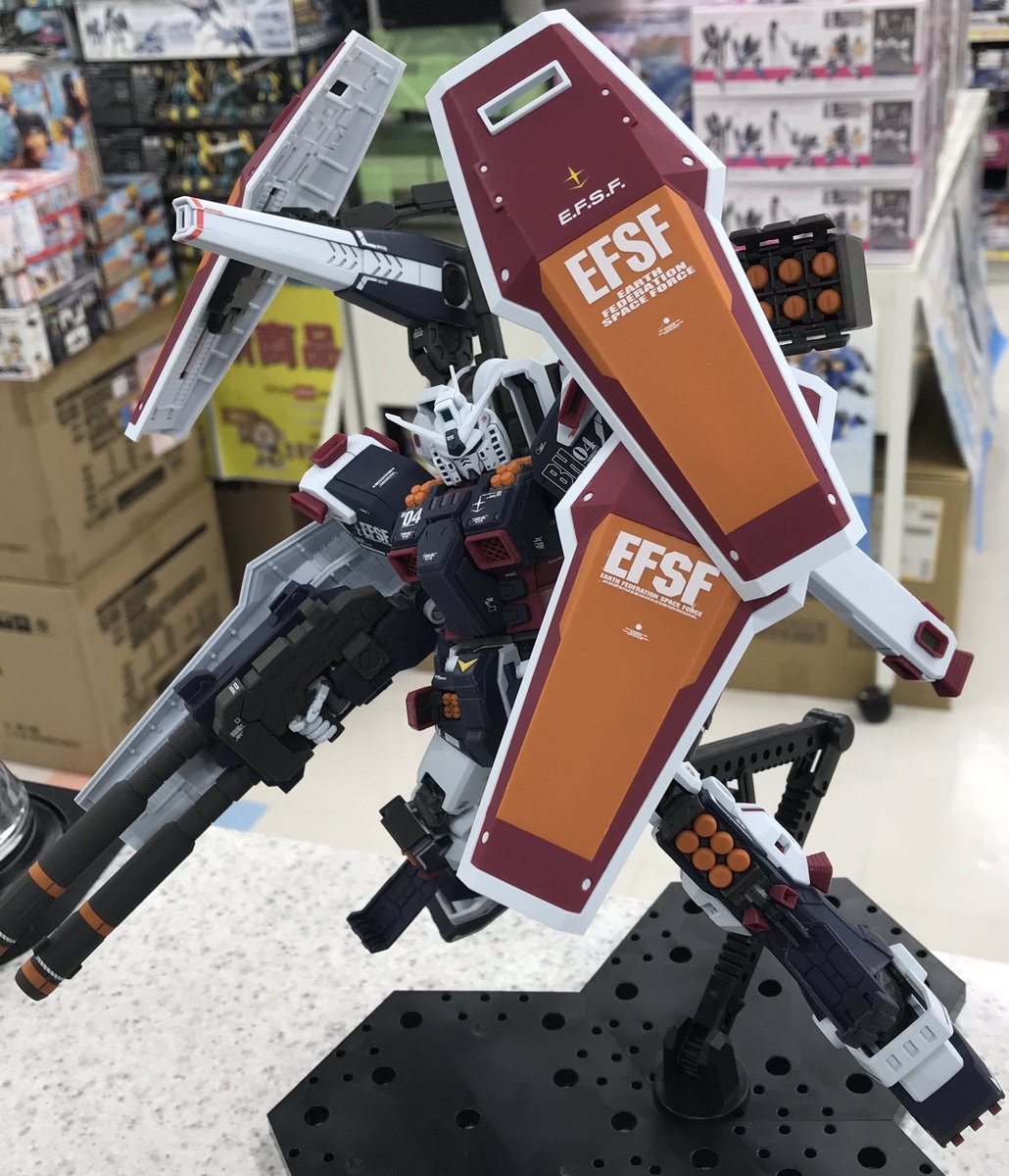 唐突ですが、ジャズの音が聞こえてきました……!そんな訳でMGのサンダーボルト版フルアーマーガンダムが店頭ショーケースに参 唐突ですが、ジャズの音が聞こえてきました……!そんな訳でMGのサンダーボルト版フルアーマーガンダムが店頭ショーケースに参