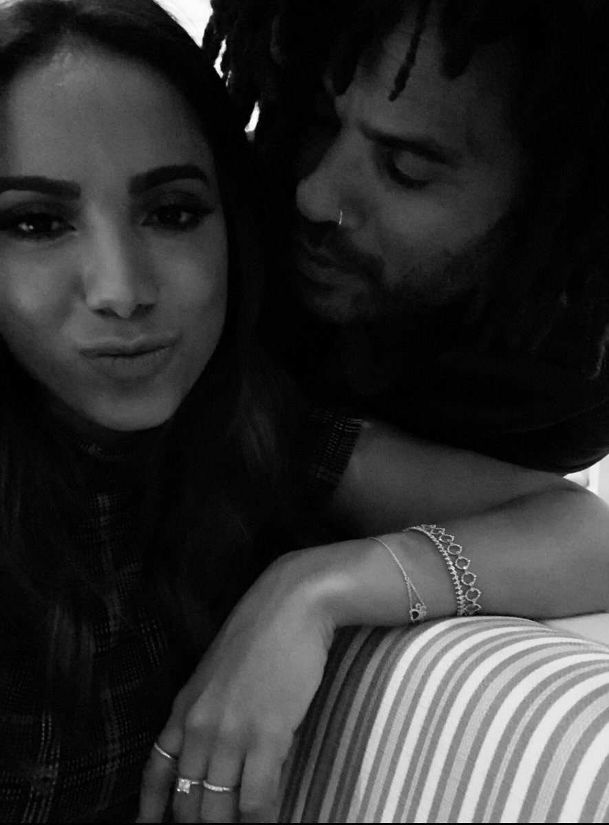 Dois Cariocas #tbt @Anitta https://t.co/on3l0qWy1h