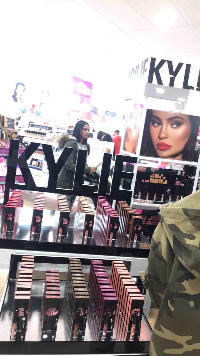 RT @stephaniedvine: when @KylieJenner @kyliecosmetics comes to ulta you dont leave empty handed https://t.co/MKpgf9wpZe