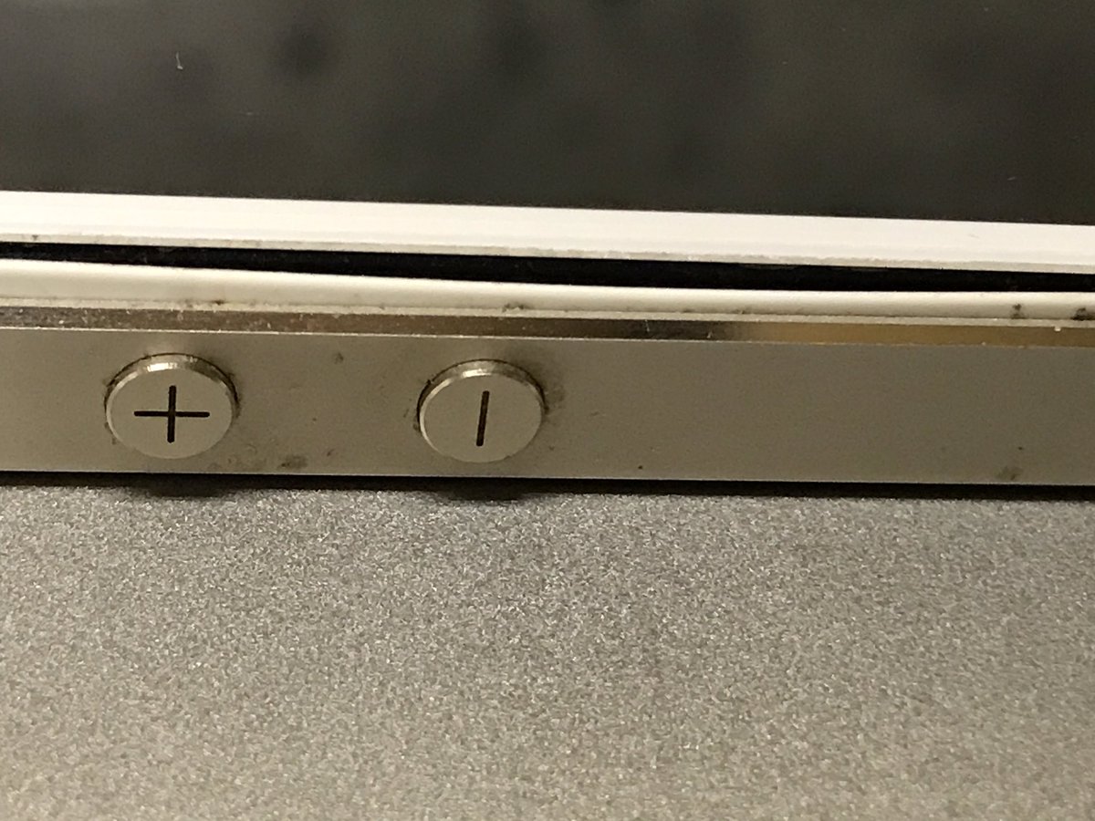 iPhone5sがもうダメ。使えるけど、膨らんじゃってる。電池が持たなくなったと思ってたら、膨らんだみたい。今更金かける iPhone5sがもうダメ。使えるけど、膨らんじゃってる。電池が持たなくなったと思ってたら、膨らんだみたい。今更金かける