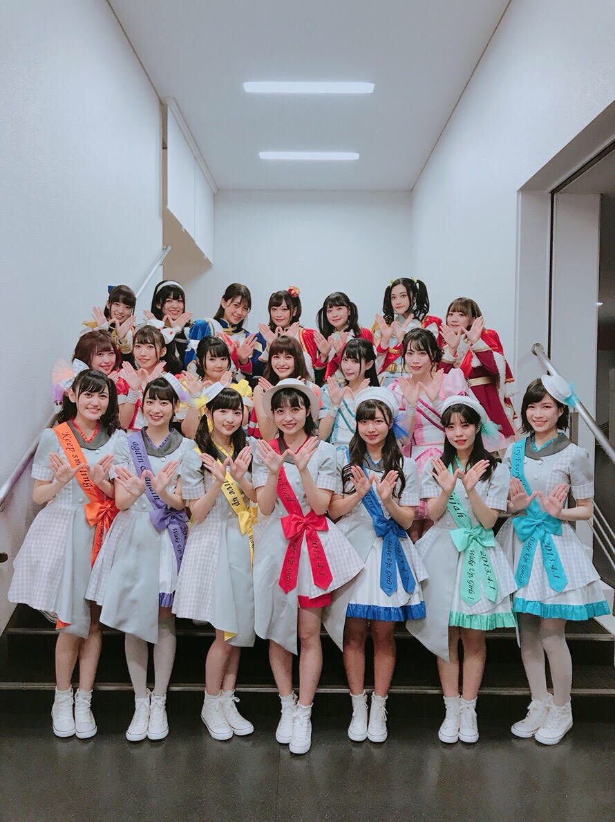 吉岡内閣と聞いてアイドル事変を連想したけど前者の方が内閣っぽい構図 吉岡内閣と聞いてアイドル事変を連想したけど前者の方が内閣っぽい構図