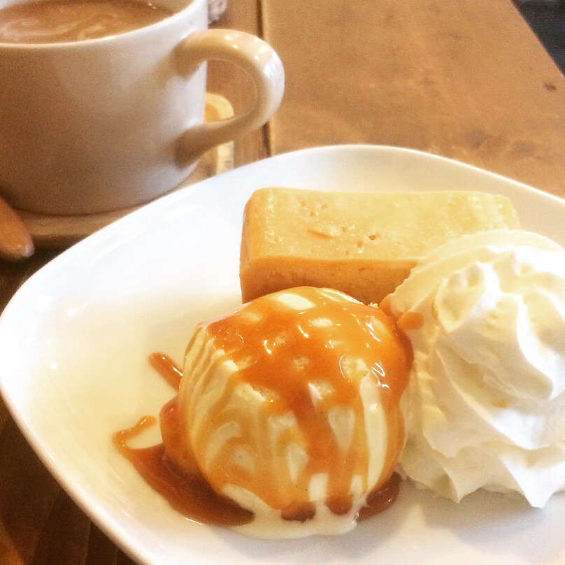 たまゆらん自慢のチーズケーキ。サワークリームや小麦粉を使わないオリジナルレシピで作ったクリームチーズと卵の濃厚な味わいの たまゆらん自慢のチーズケーキ。サワークリームや小麦粉を使わないオリジナルレシピで作ったクリームチーズと卵の濃厚な味わいの