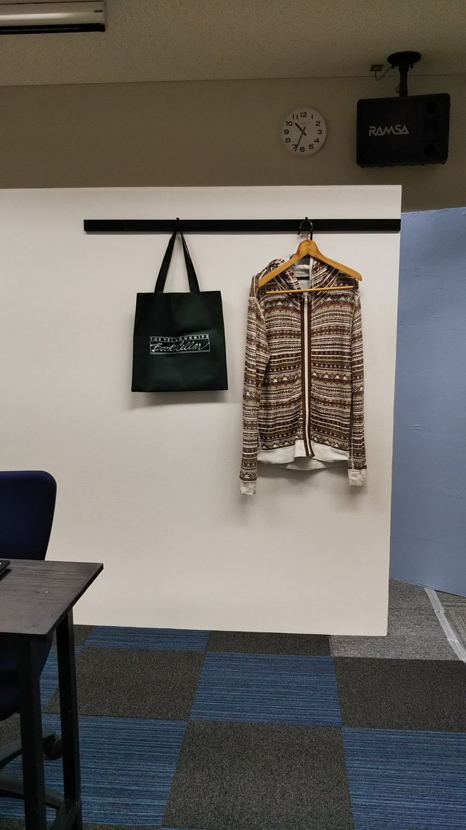 その⑧壁の服掛け実は私はこの作業をした日にいなかったので詳しくは知らないのですが…壁に服を掛けちゃう浩一くんおしゃれです その⑧壁の服掛け実は私はこの作業をした日にいなかったので詳しくは知らないのですが…壁に服を掛けちゃう浩一くんおしゃれです
