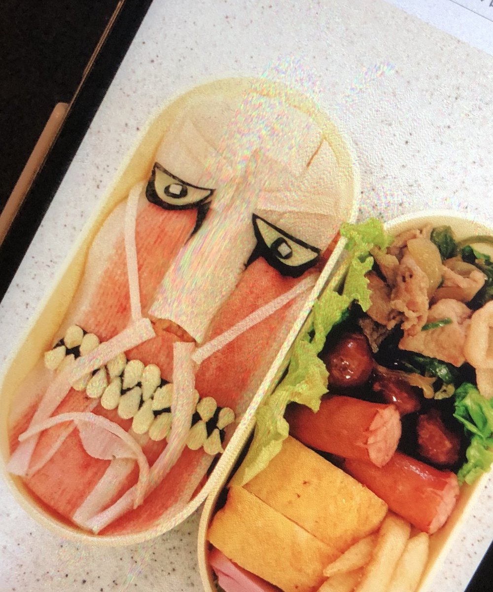 同僚ちゃんがご自分の息子ちゃんに作ってあげたキャラ弁。息子ちゃんからのリクエストが「進撃の巨人のキャラ弁」だったがこれを 同僚ちゃんがご自分の息子ちゃんに作ってあげたキャラ弁。息子ちゃんからのリクエストが「進撃の巨人のキャラ弁」だったがこれを