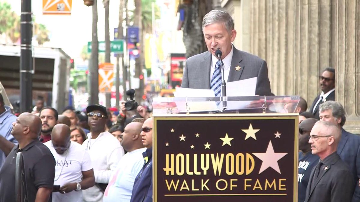 RT @Variety: Snoop Dogg takes the stage at his Hollywood Walk of Fame star ceremony https://t.co/NhwqManzAW https://t.co/L3FH3awd2B