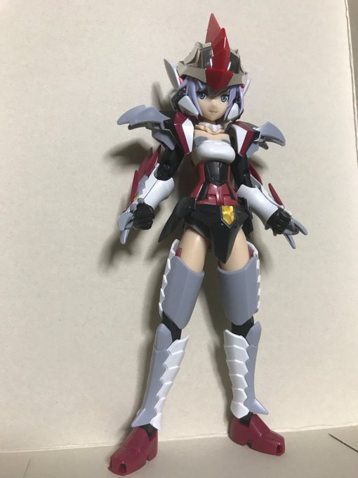 マジンボーンの残りのパーツと、顔をスティ子に変更、レジェンドBBの魔竜剣士ゼロのヘルメットを被せて腰アーマーを追加。なん マジンボーンの残りのパーツと、顔をスティ子に変更、レジェンドBBの魔竜剣士ゼロのヘルメットを被せて腰アーマーを追加。なん