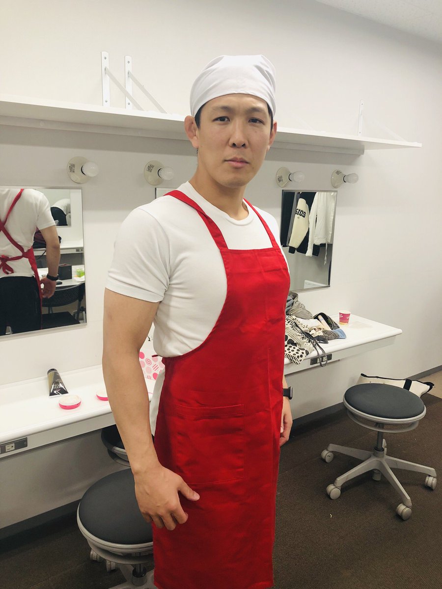 コントで定食屋の店員役の衣装を用意してもらっていたのですが身体を鍛えすぎて魔女の宅急便のパン職人みたいになってしまいまし コントで定食屋の店員役の衣装を用意してもらっていたのですが身体を鍛えすぎて魔女の宅急便のパン職人みたいになってしまいまし