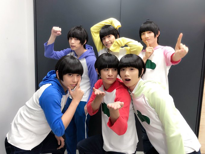 喜劇「おそ松さん」、昨日の東京千秋楽で撮影した写真をご紹介。東京の勢いのまま、京都でも盛り上がっていきましょう!なお、京 喜劇「おそ松さん」、昨日の東京千秋楽で撮影した写真をご紹介。東京の勢いのまま、京都でも盛り上がっていきましょう!なお、京