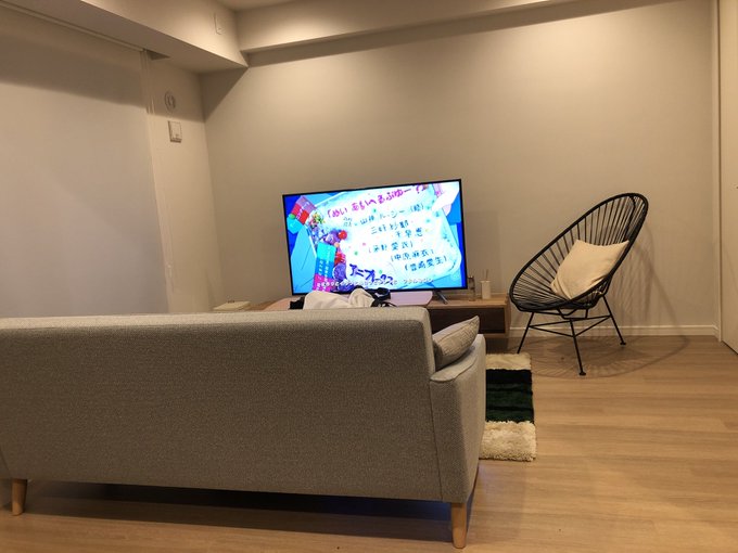 1人でご飯なのでサーバントサービスをみて寂しさを埋めてる 1人でご飯なのでサーバントサービスをみて寂しさを埋めてる
