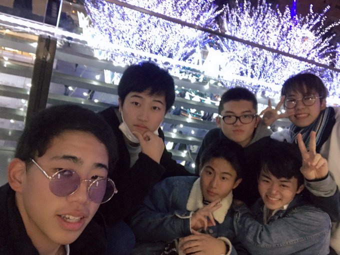 プチh13会!タコパのあとに博多行ってまぁ楽しかった笑笑個人的には1番王様ゲームが楽しかったです🤣また遊ぼうねー!ゆうや プチh13会!タコパのあとに博多行ってまぁ楽しかった笑笑個人的には1番王様ゲームが楽しかったです🤣また遊ぼうねー!ゆうや