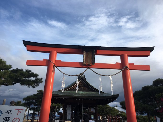 滋賀県大津市 唐崎神社琵琶湖岸にそびえ立ってる神社で”曇天に笑う”に登場する神社のモデルがここらしい。 #御朱印 滋賀県大津市 唐崎神社琵琶湖岸にそびえ立ってる神社で”曇天に笑う”に登場する神社のモデルがここらしい。 #御朱印