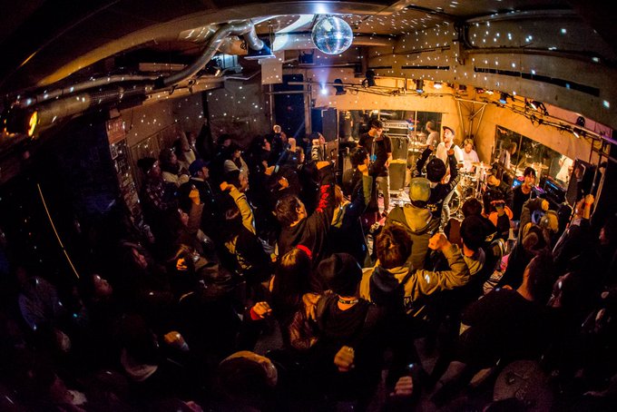 SIGHTSのライブ!圧倒的なグルーヴでフロアを攻めてました!!パンチライン大盛り上がりでイベントは続いていきます!(p SIGHTSのライブ!圧倒的なグルーヴでフロアを攻めてました!!パンチライン大盛り上がりでイベントは続いていきます!(p
