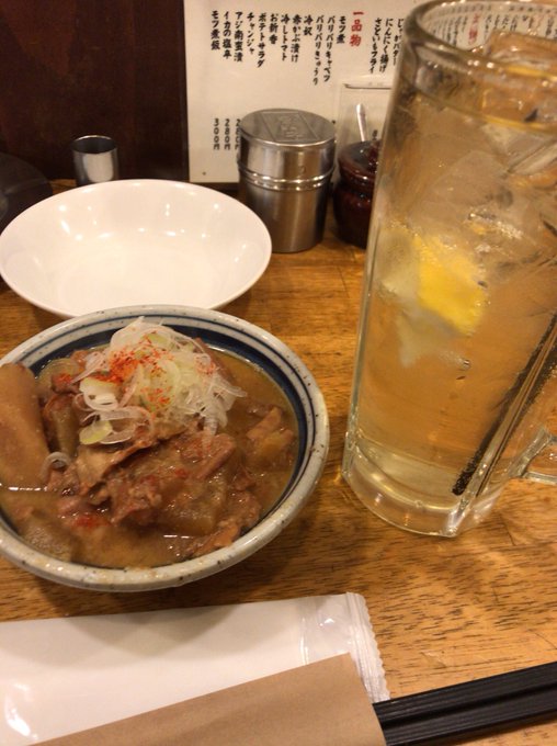 ゴブリンの一人飲み、なんか異世界食堂みたいな感じするなw ゴブリンの一人飲み、なんか異世界食堂みたいな感じするなw