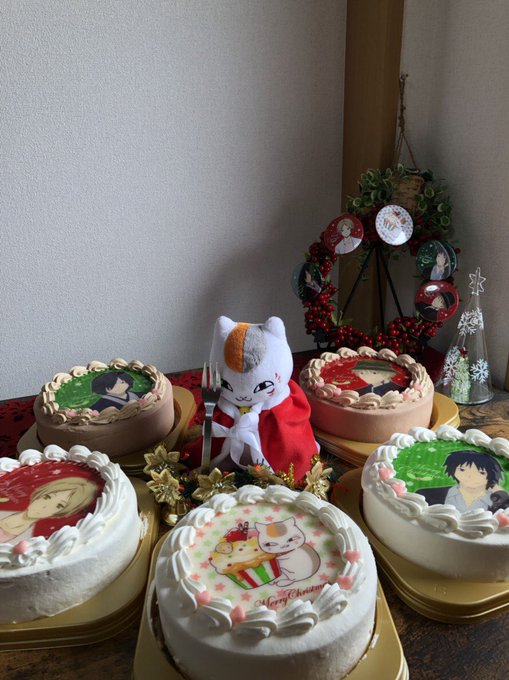 プリロール様にて夏目友人帳のケーキをご予約受付/発売中です!ご購入特典は同じ柄のオリジナル缶バッジ! どのケーキもとても プリロール様にて夏目友人帳のケーキをご予約受付/発売中です!ご購入特典は同じ柄のオリジナル缶バッジ! どのケーキもとても