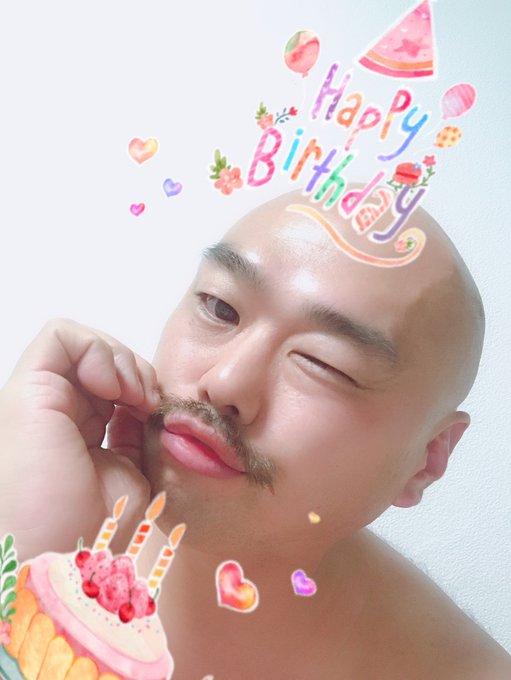 みなさん、お誕生日お祝いコメントたくさんありがとうございます!クロちゃん42歳になりました!バカボンのパパの1個上!これ みなさん、お誕生日お祝いコメントたくさんありがとうございます!クロちゃん42歳になりました!バカボンのパパの1個上!これ