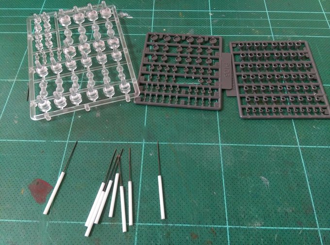 ラプラスの残骸街灯Nゲージの素材にイメージに近い物がなかったので自作。廃墟なので、照明部が割れた物をいくつか用意。省略し ラプラスの残骸街灯Nゲージの素材にイメージに近い物がなかったので自作。廃墟なので、照明部が割れた物をいくつか用意。省略し