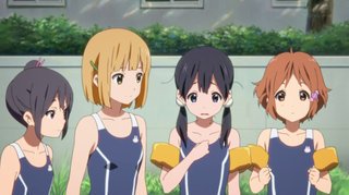 たまこまーけっとには巨乳キャラいないんだ☺ たまこまーけっとには巨乳キャラいないんだ☺