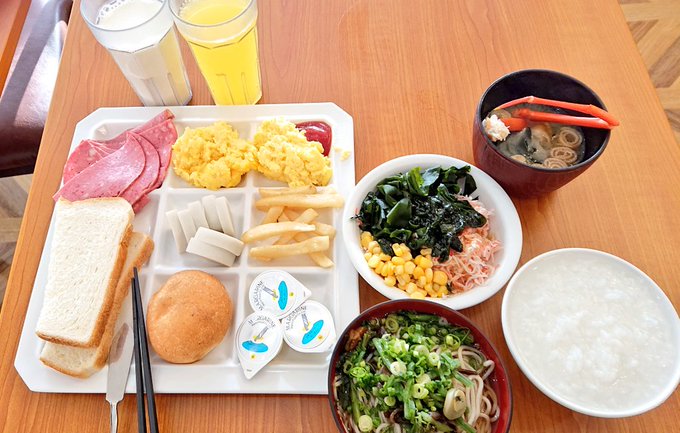 しっかり朝ごはんを食べて、今日はアニメ「あまんちゅ」に登場した「大室山」に登るぞ⛰️⛰️(°▽°) しっかり朝ごはんを食べて、今日はアニメ「あまんちゅ」に登場した「大室山」に登るぞ⛰️⛰️(°▽°)