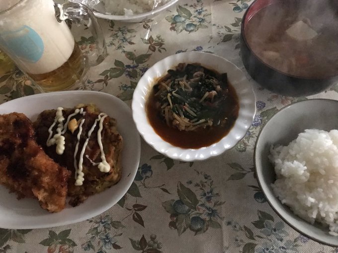 今朝はトンカツ定食に豚汁付けて。あおい家特製の豚汁は身体の芯から温まるぅ~。w今日は栄養をしっかりとってぐっすり睡眠取り 今朝はトンカツ定食に豚汁付けて。あおい家特製の豚汁は身体の芯から温まるぅ~。w今日は栄養をしっかりとってぐっすり睡眠取り