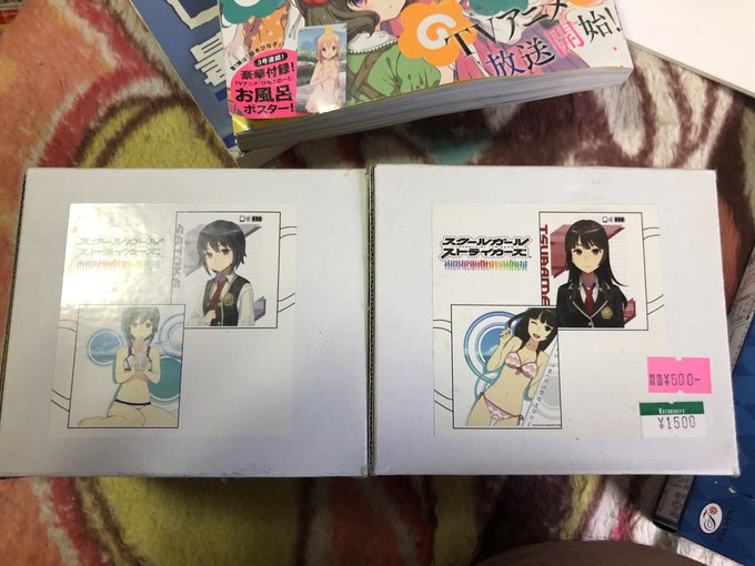 スクスト初期のグッズ出て来た。確かサトカはゲームショウの物販で買って、椿芽はアキバのコトブキヤでワゴン行きしてたのを回収 スクスト初期のグッズ出て来た。確かサトカはゲームショウの物販で買って、椿芽はアキバのコトブキヤでワゴン行きしてたのを回収