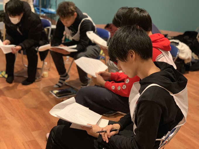 初めて読む台本に苦戦中のファイナリスト達。みんな真剣です😤#キミコエ 初めて読む台本に苦戦中のファイナリスト達。みんな真剣です😤#キミコエ