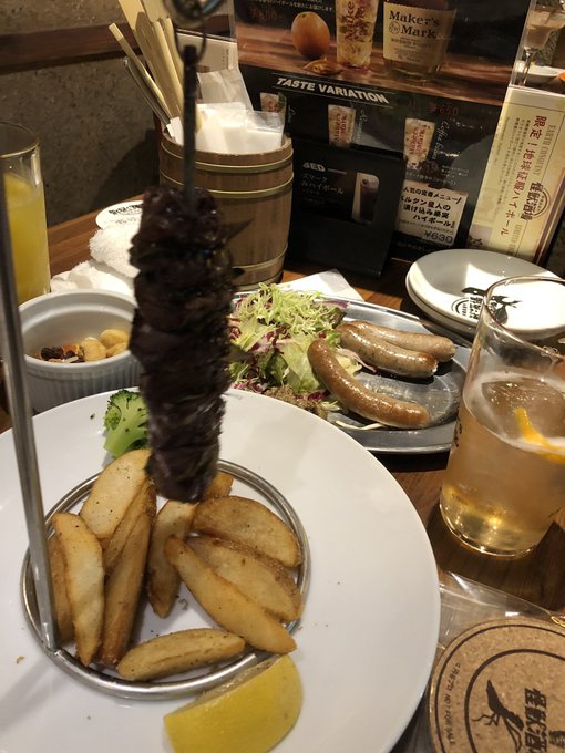 新橋の怪獣酒場行ってきた!津島先生のベリアル陛下が飾ってあった!!! 新橋の怪獣酒場行ってきた!津島先生のベリアル陛下が飾ってあった!!!