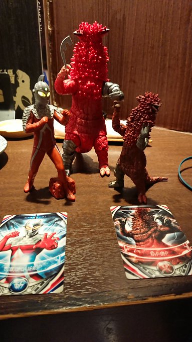 怪獣酒場入店!この日のために怪獣酒場行く前に秋葉原でパンドンのフィギュアーツと小さめのフィギュア買った!今日はこれで改造 怪獣酒場入店!この日のために怪獣酒場行く前に秋葉原でパンドンのフィギュアーツと小さめのフィギュア買った!今日はこれで改造