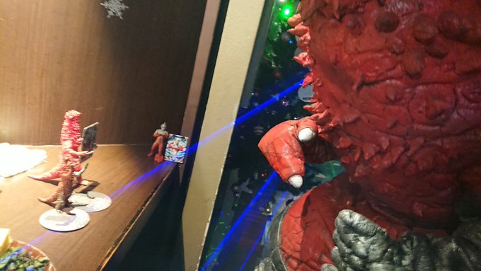 改造パンドンのフィギュアーツとフィギュアを見てよしよし、みたいに頷いてたけど端っこに隠しておいたセブンに気付いてどういう 改造パンドンのフィギュアーツとフィギュアを見てよしよし、みたいに頷いてたけど端っこに隠しておいたセブンに気付いてどういう
