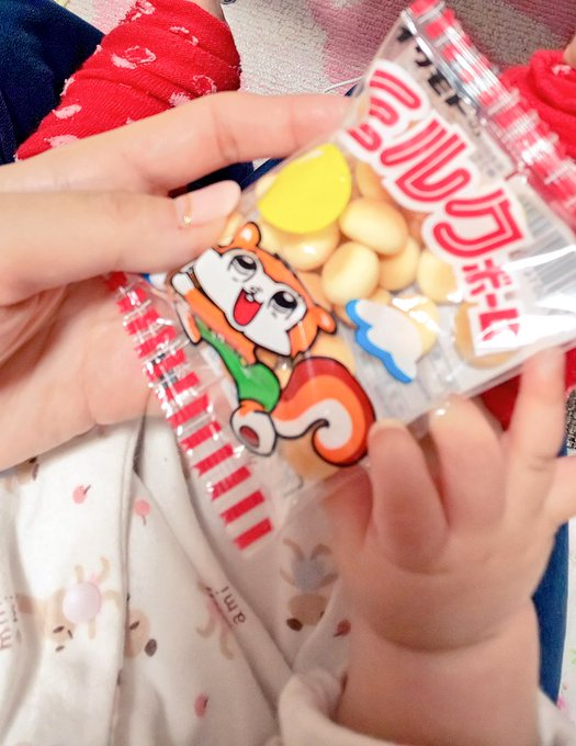 自撮りマンさんにミルクボーロもらった~❤️ポプテピピックっぽい笑☀️さんと美味しくいただきました✨(私も食べた笑 自撮りマンさんにミルクボーロもらった~❤️ポプテピピックっぽい笑☀️さんと美味しくいただきました✨(私も食べた笑