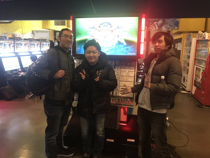 本日の五井チャリブレイブルー週末大会はランダム3オン3で開催。優勝は左から「ZEL(テイガー)」、「長門(スサノオ)」、 本日の五井チャリブレイブルー週末大会はランダム3オン3で開催。優勝は左から「ZEL(テイガー)」、「長門(スサノオ)」、