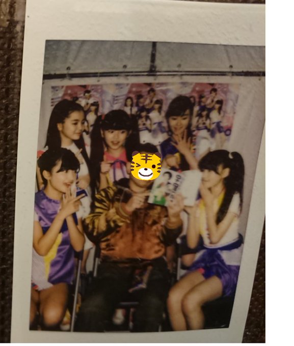 今日のネタチェキ、コマンチさんから借りた宇宙兄弟2巻、タイミング悪くまたユリアちゃん後ろに成ってしまったけど奇跡じゃない 今日のネタチェキ、コマンチさんから借りた宇宙兄弟2巻、タイミング悪くまたユリアちゃん後ろに成ってしまったけど奇跡じゃない