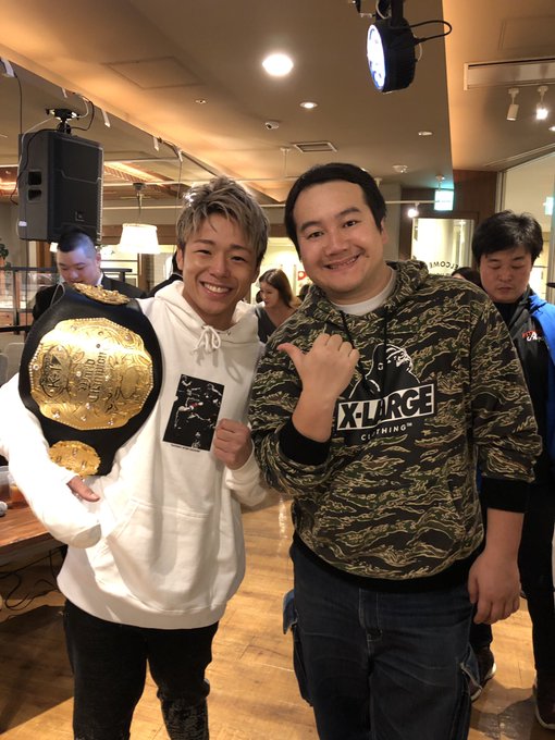 疲れてるだろうにわざわざジーニーさん写真撮りましょー😍って言ってくれる武尊😭右手痛そうだったけど平気かな、、パンチ力ある 疲れてるだろうにわざわざジーニーさん写真撮りましょー😍って言ってくれる武尊😭右手痛そうだったけど平気かな、、パンチ力ある