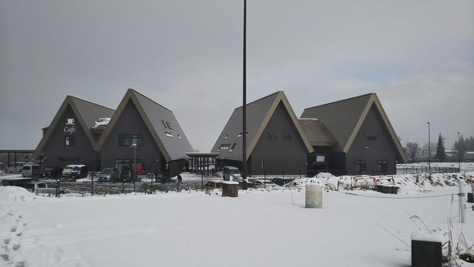 今日は城端の桜クリエへ。雪の薄化粧かと思いきや、合掌造りを模しているので屋根雪無し今日はイベントの日なので、☕️カフェト 今日は城端の桜クリエへ。雪の薄化粧かと思いきや、合掌造りを模しているので屋根雪無し今日はイベントの日なので、☕️カフェト